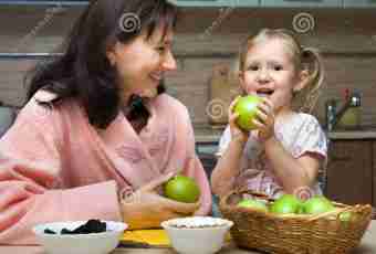 Whether it is possible to feed the child with fruit every day