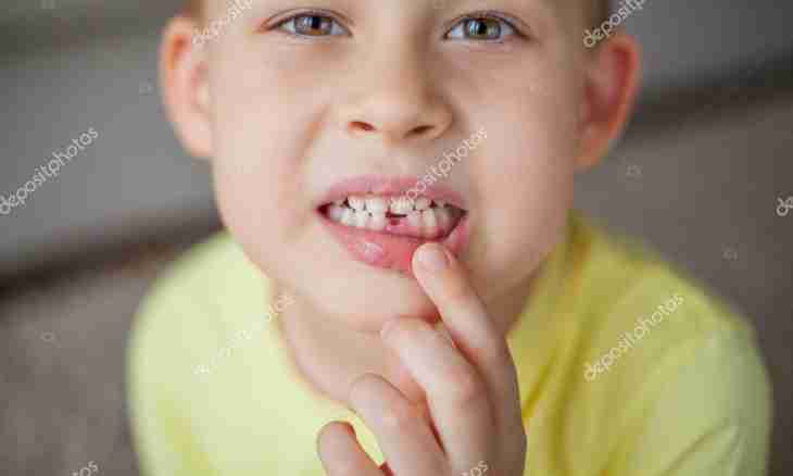 When teeth at the child are cut through