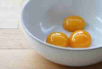 When to enter an egg yolk and cottage cheese