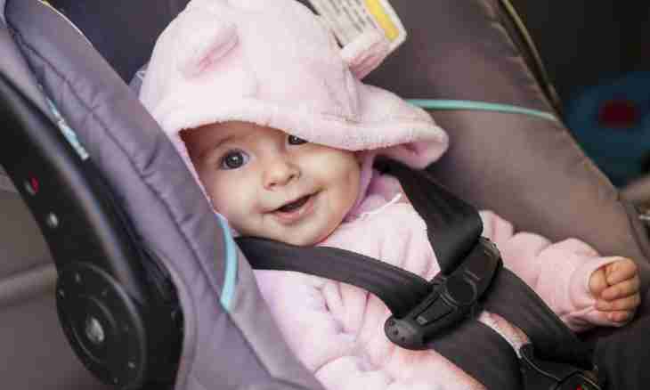 How to choose a safe car seat to the child