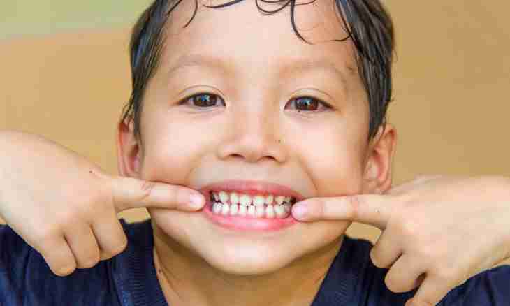 Why at the small child teeth spoil