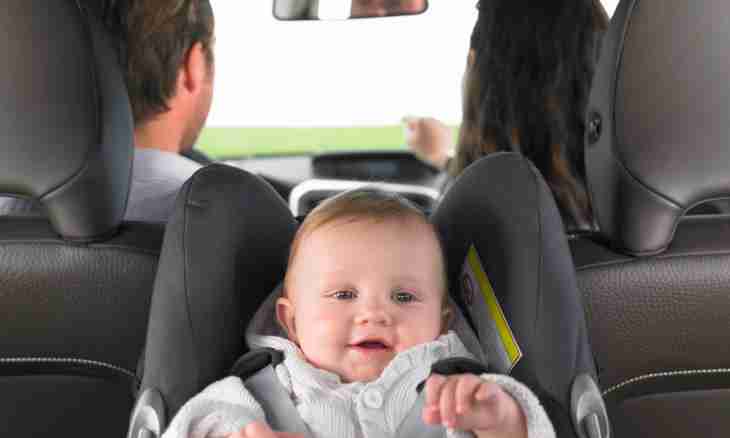 How to ensure safety of children in the car