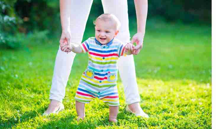 How much time you need to walk with the child in half a year