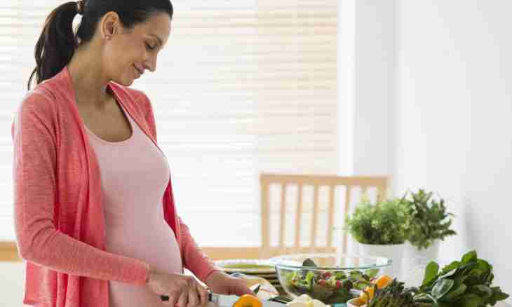 What tests the woman needs to make when planning pregnancy