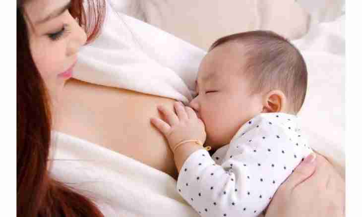 How to feed to increase a lactation