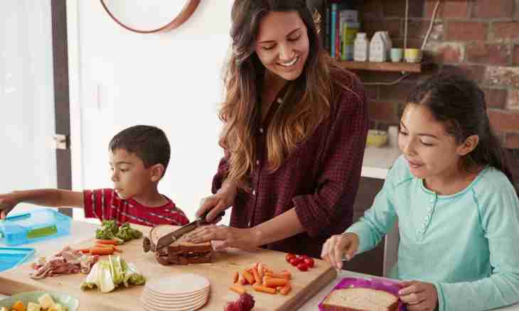 What to do to parents if the child badly eats?