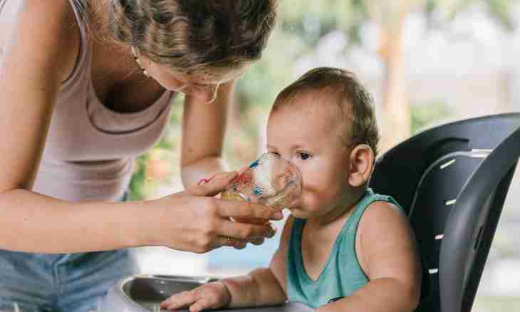 What to feed the child at laktazny insufficiency with