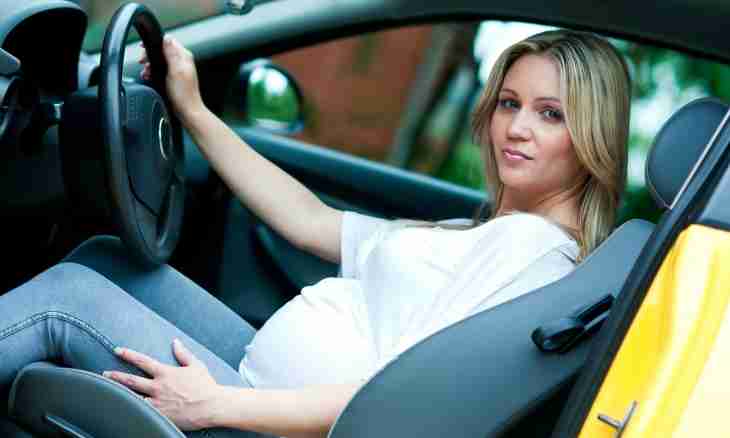 How to drive the car being a pregnant woman