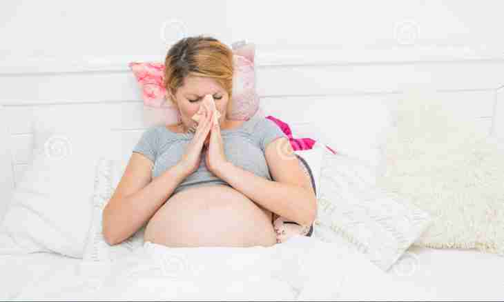 How to treat a throat during pregnancy
