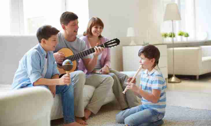 How to cultivate to the child interest in a musical instrument