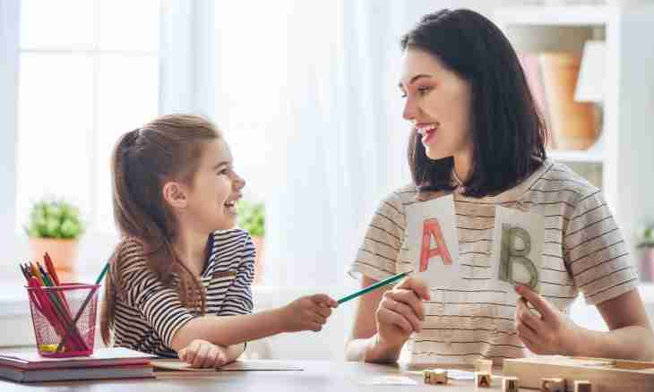 How to interest the child to learn letters