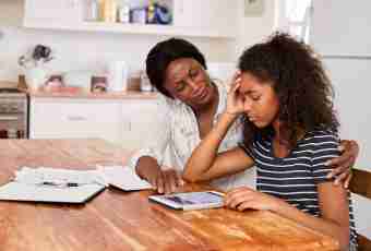 How to help the teenager to overcome shyness