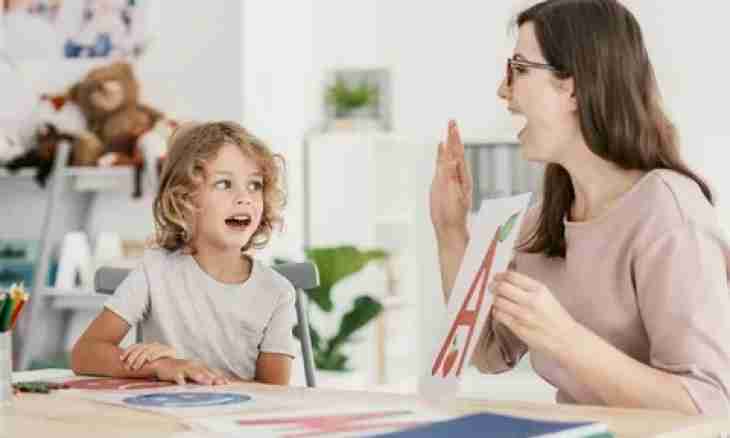 How to correct to the child the speech