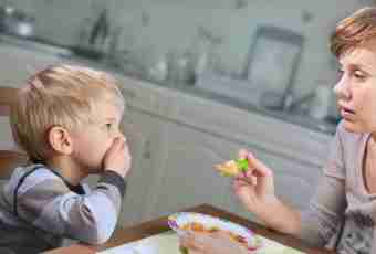 How to teach the kid to eat food independently