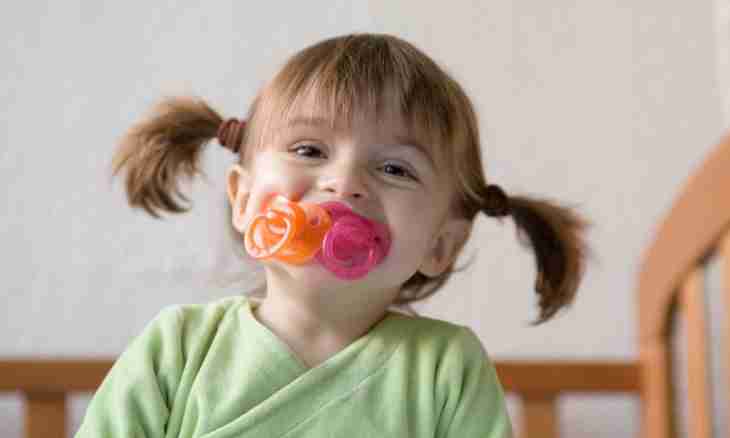 How to disaccustom the child to a dummy: pluses and minuses of use of a pacifier, breaking methods