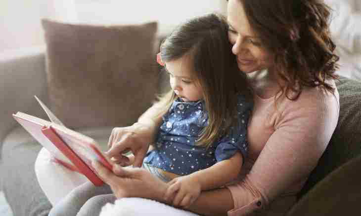 How to attract interest of the child in reading