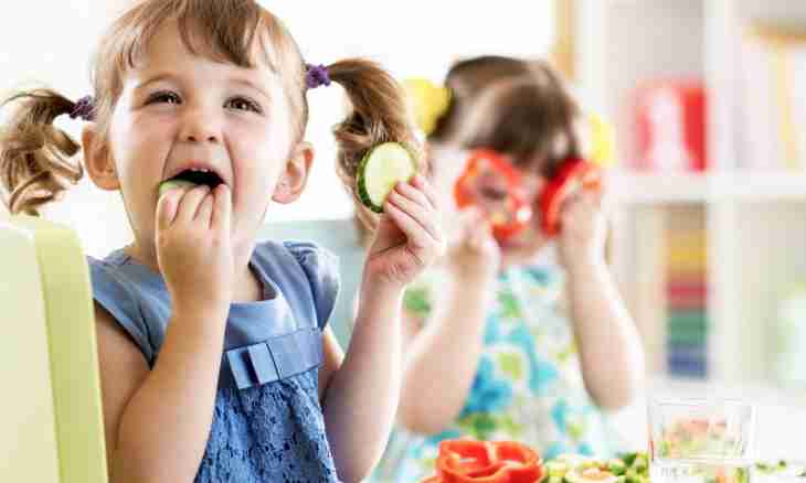 How to teach to eat in kindergarten