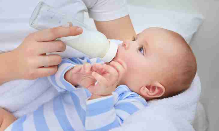 How to choose a small bottle for the newborn