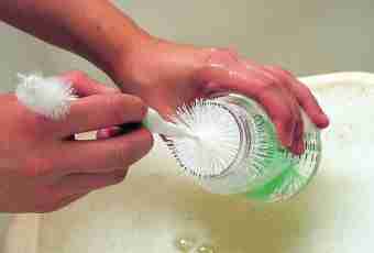 How to wash small bottles