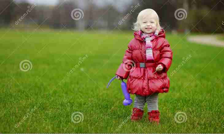 How to dress the child in the early spring