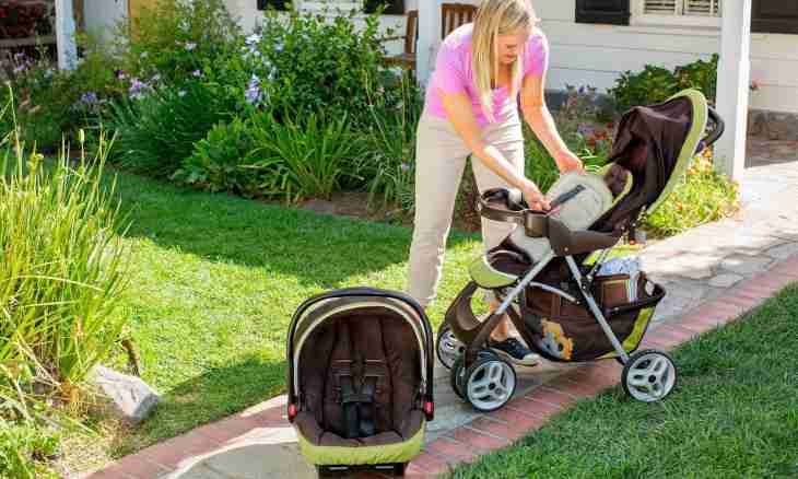 How to choose a stroller for the kid