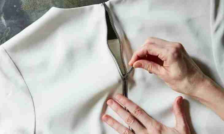 How to sew a pocket on a bed