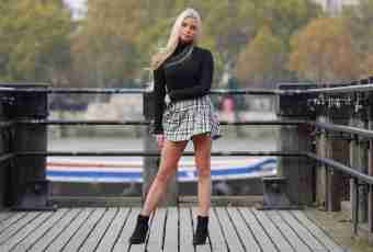 Why girls in miniskirts attract men's views
