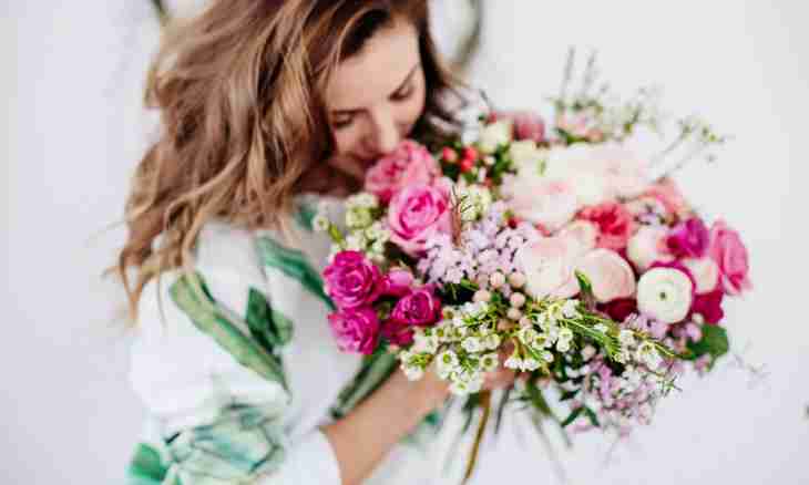 Why the girl does not like bouquets of flowers