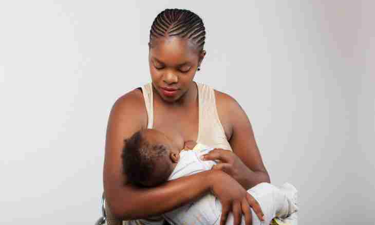 What difficulties when feeding by a breast can be