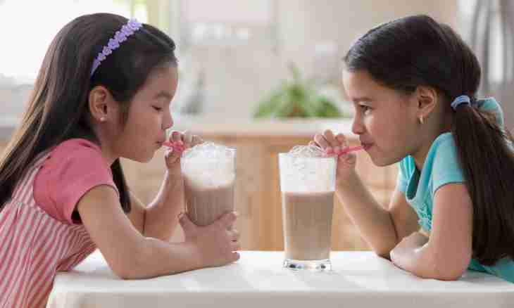 Why it is useful for small children to drink milk