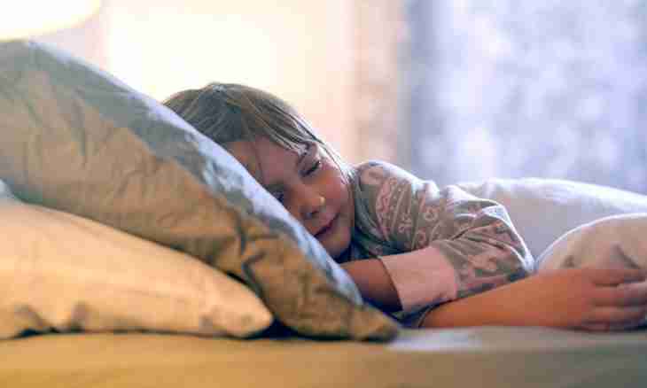 Why the child sleeps badly
