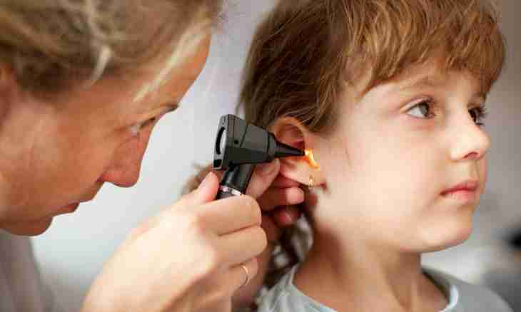 First aid to children at ear pain