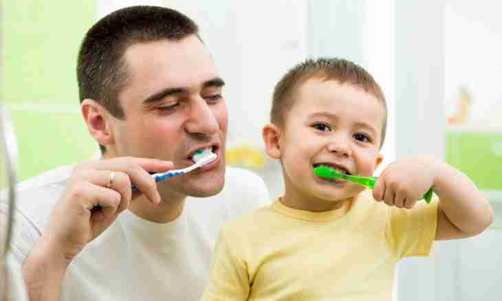 How to brush teeth to the kid