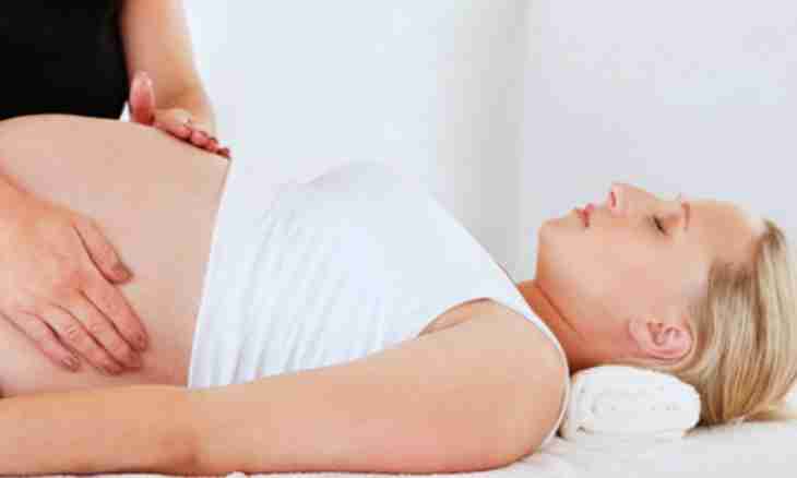 Massage of a stomach for newborns: technology of performance