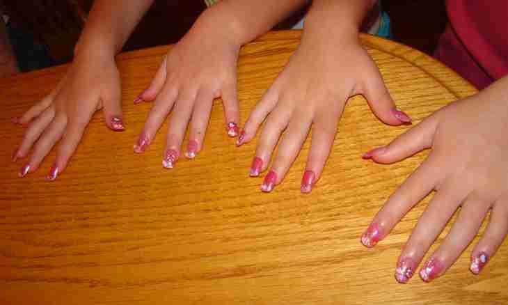 Whether children can paint nails