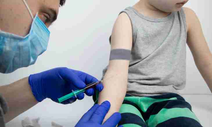 How to take blood from a vein from the child