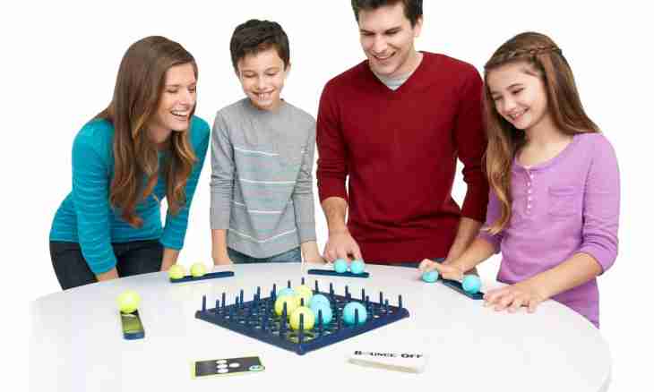 How to entertain children for New year: games and competitions