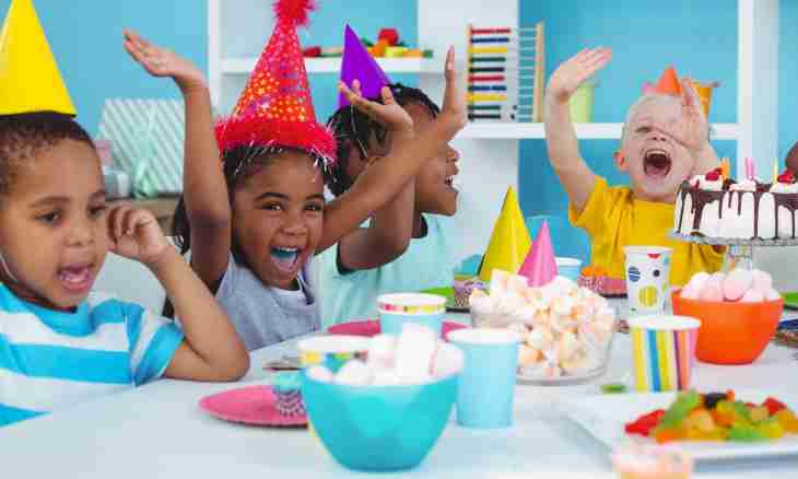 How to carry out cheerfully a birthday of the child