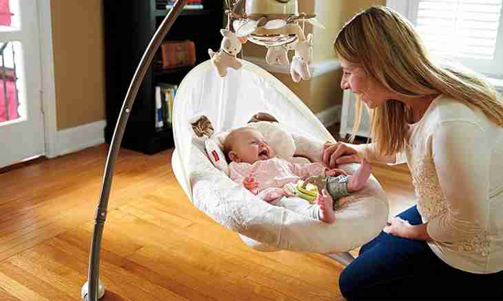 How to choose a swing for newborns