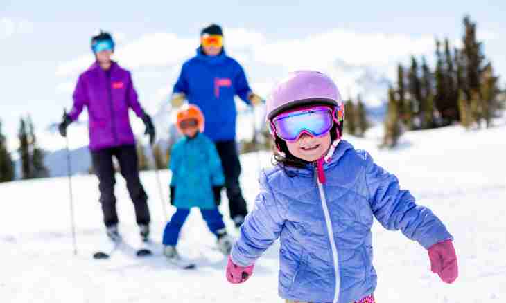 How to teach the child to ride mountain skiing
