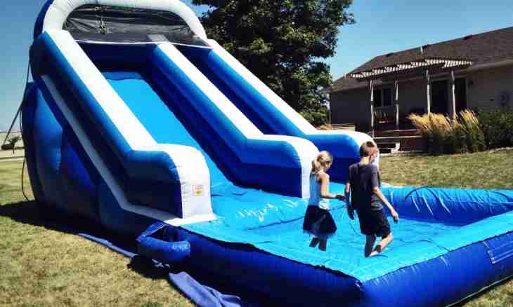 How to choose a house inflatable trampoline