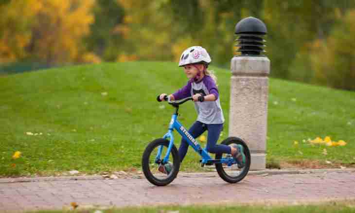 How to teach the child to ride the runbike
