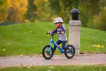 How to teach the child to ride the runbike