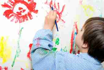 Children's creativity: we draw together and not on walls