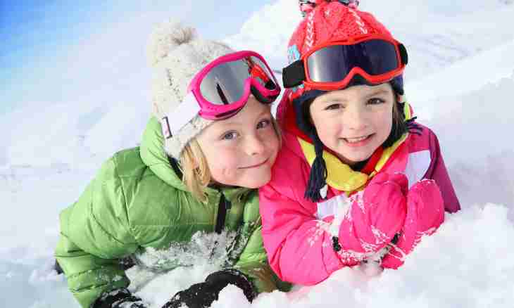 What to occupy the child for winter vacation with