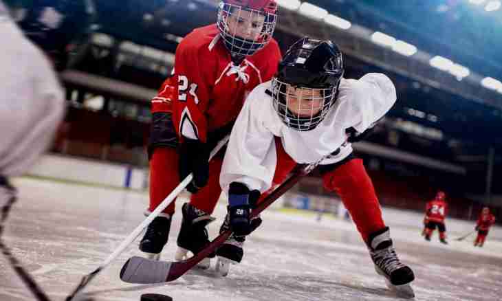 How to teach to play the child in hockey