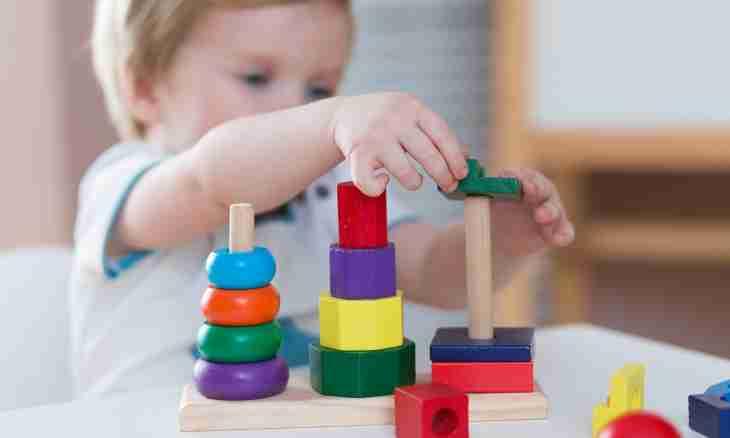 How to develop fine motor skills of hands at the child