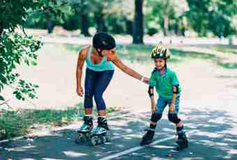 How to teach the child to roller-skate