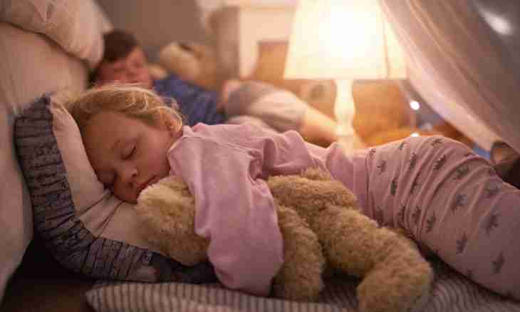 How to accustom the kid to sleep in the bed