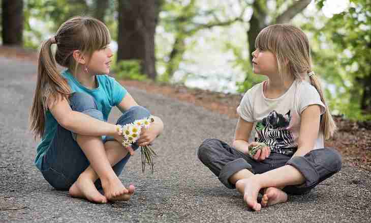 How to tell the child what is friendship